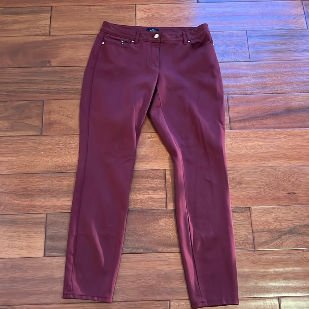 White House Black Market The Skinny Pant Size 6 Maroon